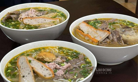 Những tô bún bò đầy đặn. Ảnh: Nguyễn Đạt