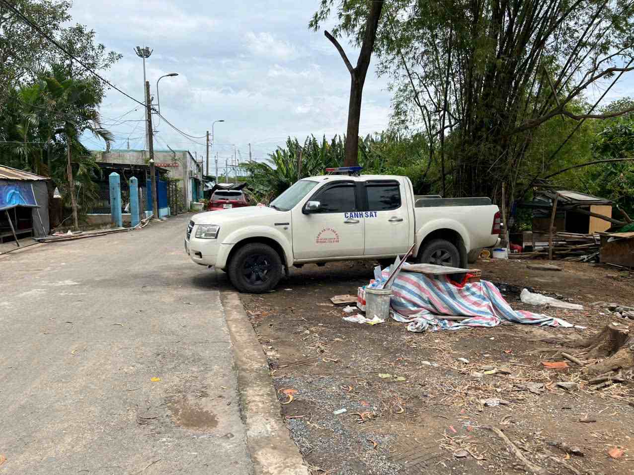 Luc luong chuc nang van dang phong toa hien truong de dieu tra. Anh: Dong Hoang