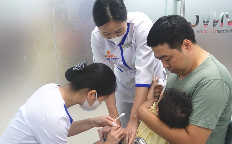 Worried about encephalitis complications, parents proactively get vaccinated against the disease