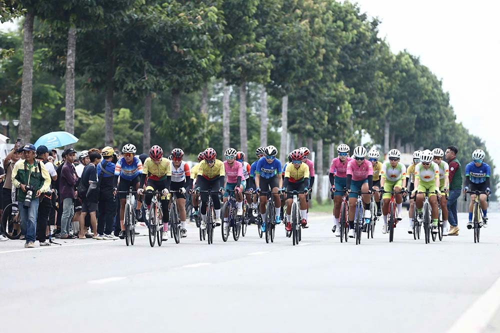 Cac van dong vien tranh tai ngay sau le khai mac. Anh: So VHTT TPHCM