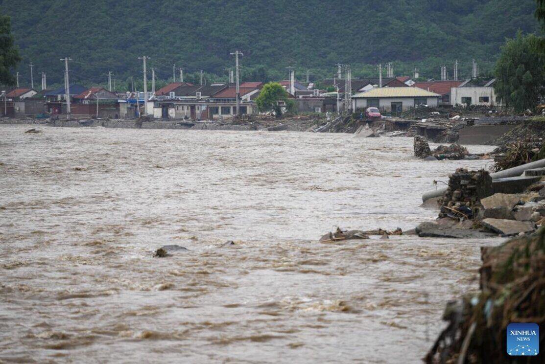 Mot khuc song o quan Mat Van, thu do Bac Kinh, Trung Quoc, khu vuc dang ghi nhan mua lon trong vai ngay qua. Anh: Xinhua