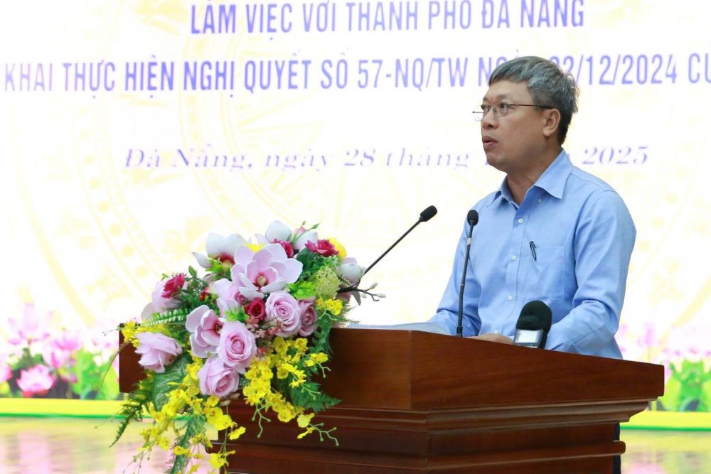 Pho Chu tich UBND TP Ho Quang Buu phat bieu tai buoi lam viec. Anh: Tran Thi
