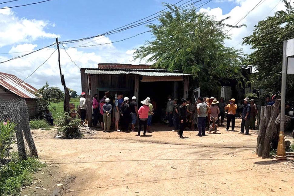 Phu Thien xa(Gia Lai省)で発生した事故現場で、母親と子供3人が死傷しました。写真:Van Quyen