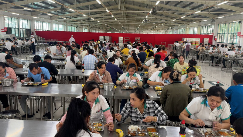 Hon 21.000 cong nhan Ty Xuan dung Bua com Cong doan. Anh: Hoang Loc