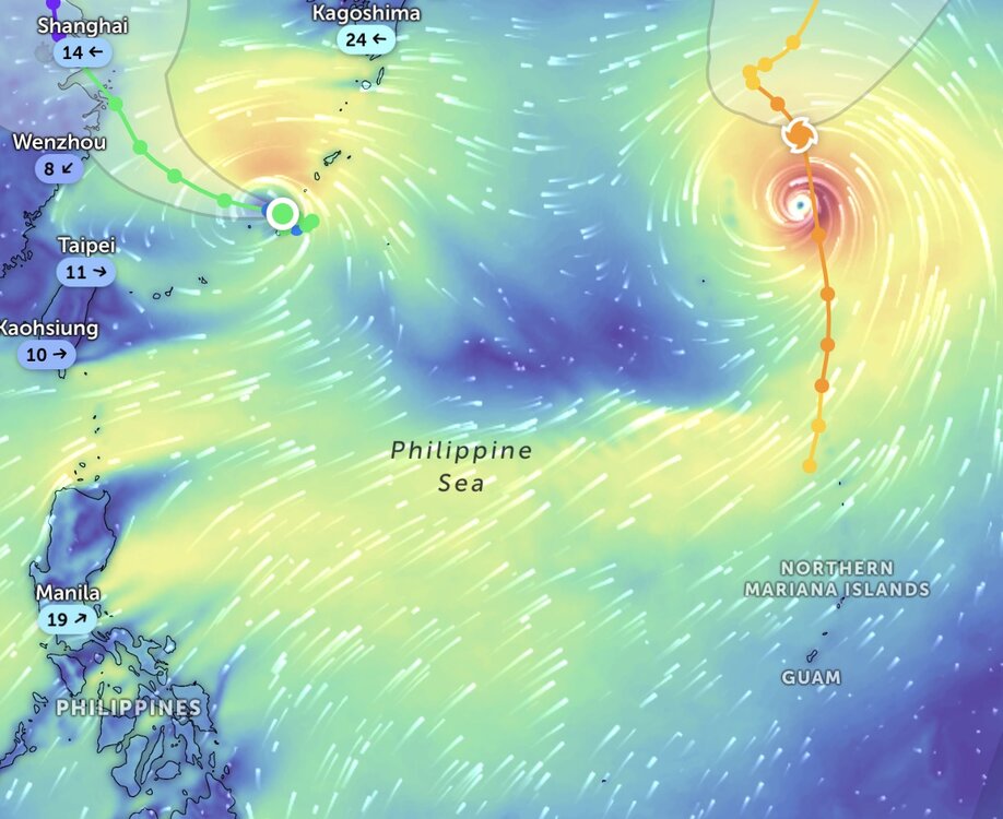 El tifon Co May (izquierda) y el tifon Krosa estan operando en la region noroeste del Pacifico. Foto: Zoom Earth