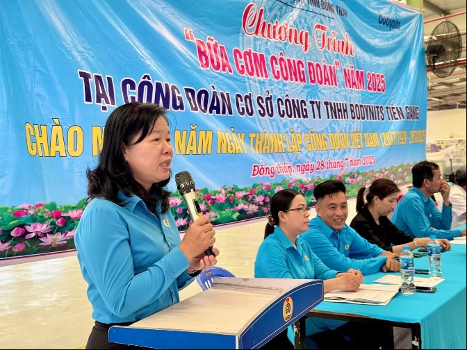 Ky niem 96 nam Ngay thanh lap Cong doan Viet Nam (28.7.1929 - 28.7.2025) va thuc hien chu truong cua Tong Lien doan Lao dong (LDLD) Viet Nam ve to chuc chuong trinh “Bua com cong doan”, ngay 28.7, LDLD tinh Dong Thap da chon 2 doanh nghiep “lam diem” de thuc hien “Bua com cong doan” danh cho hon 3.800 doan vien, cong nhan lao dong.