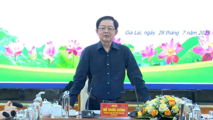 Ong Ho Quoc Dung - Bi thu Tinh uy Gia Lai tai buoi lam viec voi Benh vien Da khoa tinh. Anh: Huu Toan