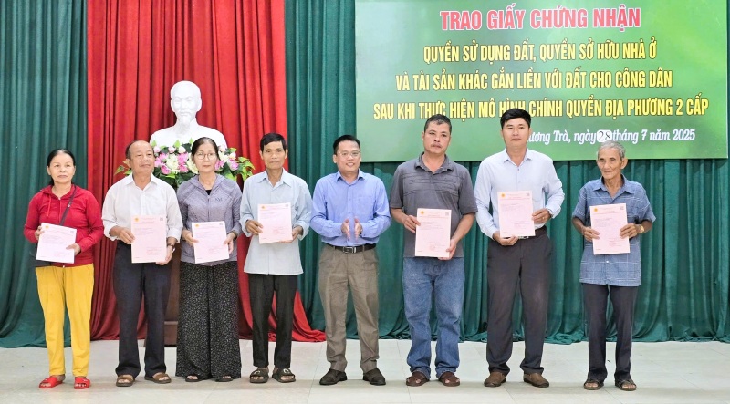 Phuong Huong Tra, TP.Da Nang tiep tuc cap so do dot 2 cho dan, trong chua day 1 thang van hanh. Anh: Truong An