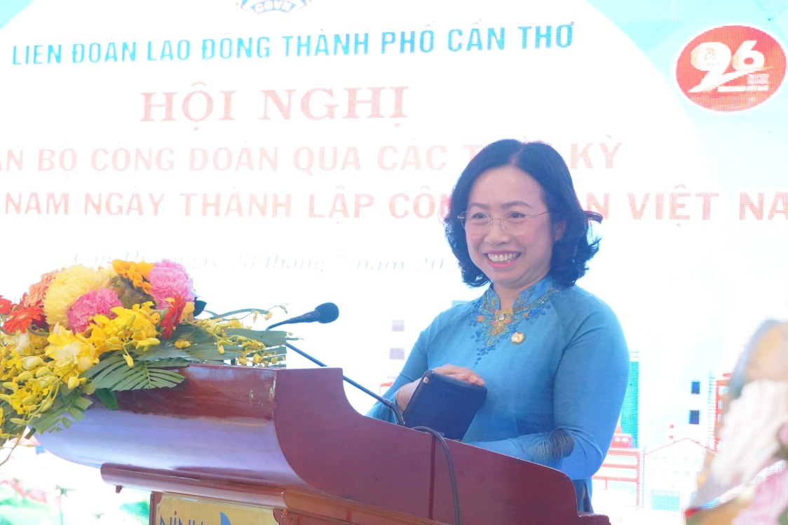 Pho Chu tich Thuong truc Tong LDLD Viet Nam Thai Thu Xuong phat bieu tai buoi hop mat. Anh: Ta Quang