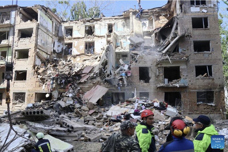 Un rincon de la capital ucraniana Kiev despues de un ataque ruso. Foto: Xinhua