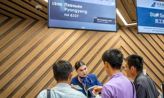 Hành khách check in chuyến bay từ Moscow, Nga đến Bình Nhưỡng, Triều Tiên. Hãng sẽ khai thác một chuyến bay mỗi tháng. Ảnh: Russian Ministry of Transport