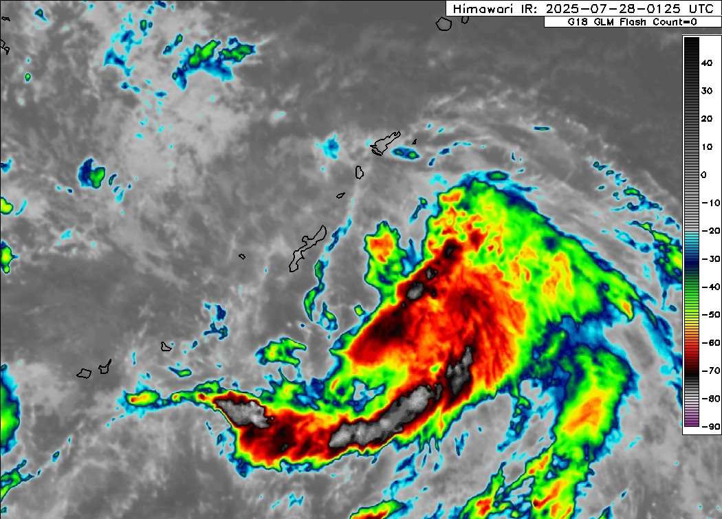 La tormenta numero 4 Comay revive el 28 de julio despues de debilitarse hasta convertirse en una depresion tropical. Foto: Weathernerds