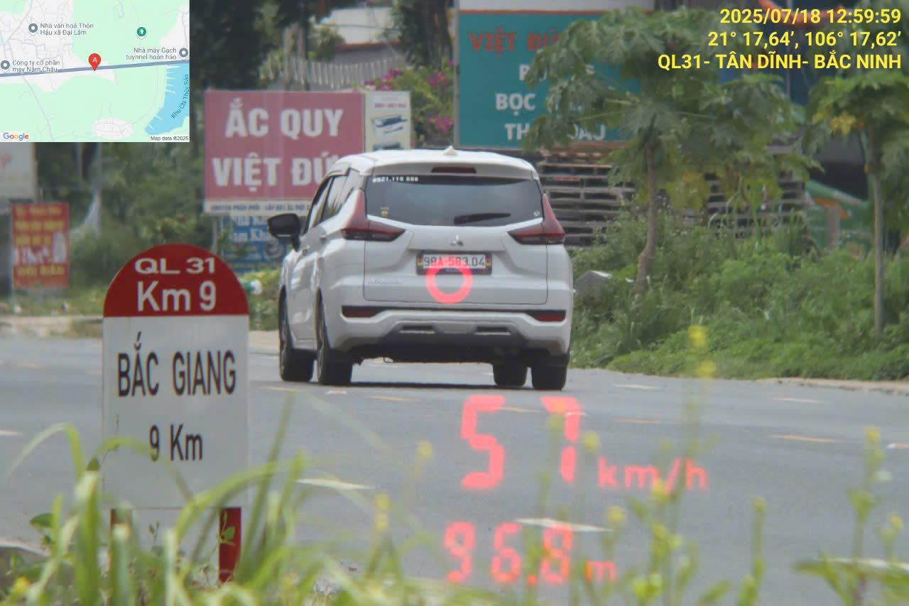 Coche multado por exceso de velocidad por exceso de velocidad. Foto: Policia de Bac Ninh