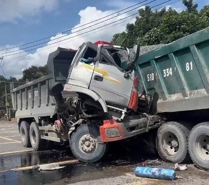Scene de l'accident ou deux camions-bennes se sont affrontes. Photo : Duong Binh
