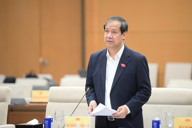 Minister of Education and Training Nguyen Kim Son has responded to voters' recommendations on a common set of textbooks applied to students nationwide. Photo: Quochoi.vn