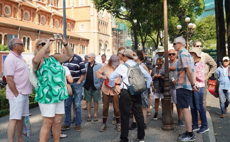 International visitors visiting and traveling in Ho Chi Minh City. Photo: Thanh Chan
