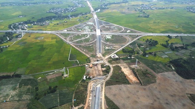 Las autoridades en Khanh Hoa dijeron que se prepararan 28 areas de reasentamiento para liberar el terreno del proyecto ferroviario de alta velocidad. Foto: Huu Long