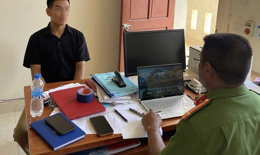 Công an xã Mỹ Lý triệu tập, làm việc chủ tài khoản “H.Ô” đã loan tin sai sự thật về vỡ đập thủy điện Bản Vẽ. Ảnh: Ngọc Anh