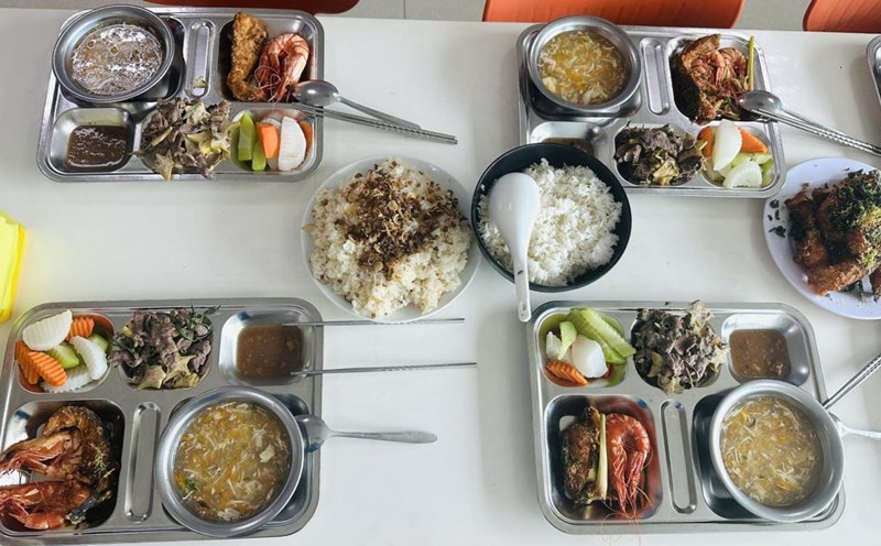 Union meal tray of workers at Deer Cable and Roughly built LP Vina, Hai Phong. Photo: Hoang Bang Trade Union