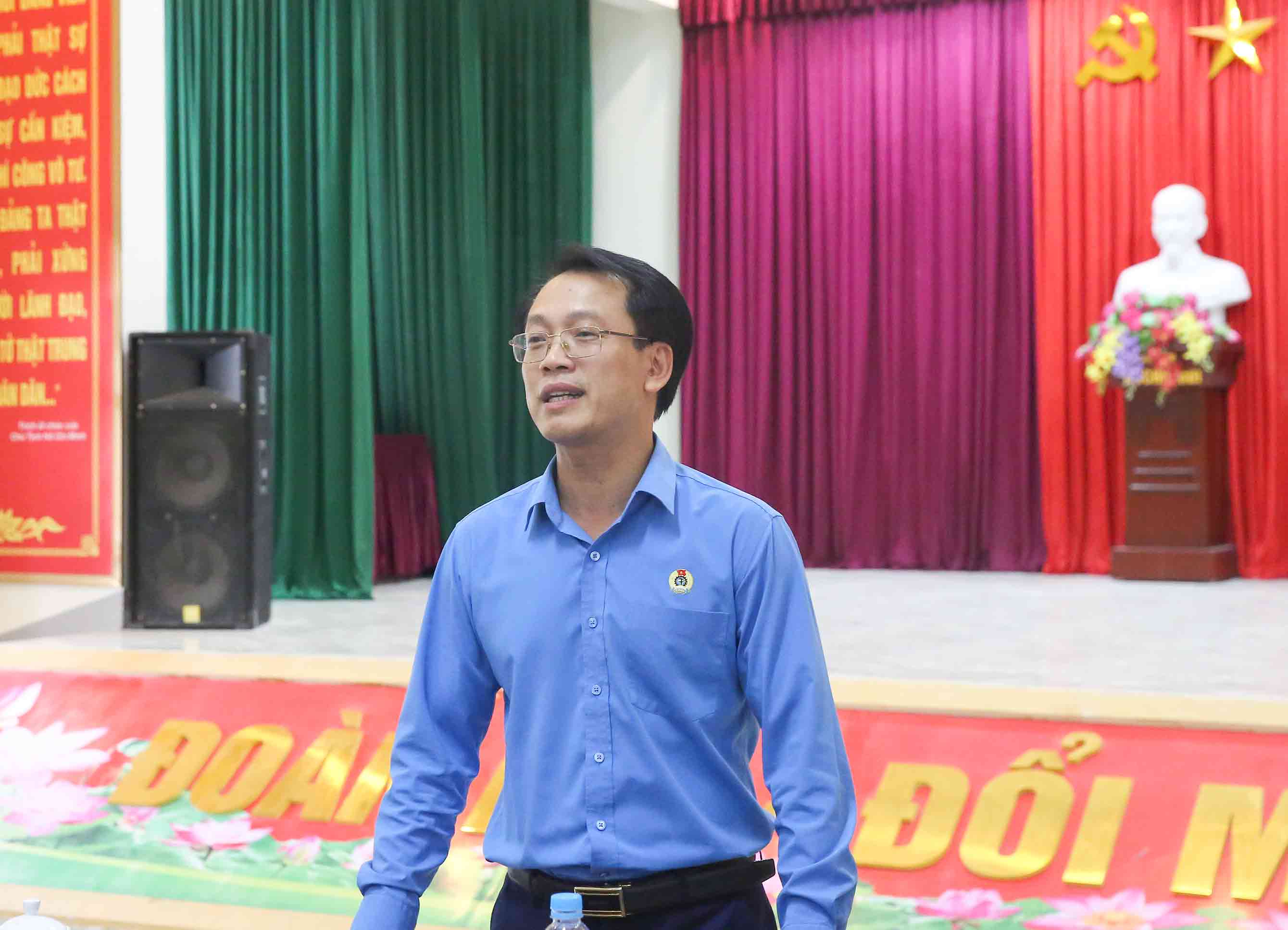Ong Nguyen Chi Cong - Pho Chu tich Lien doan Lao dong tinh Nghe An phat bieu tai chuong trinh. Anh: Duy Chuong