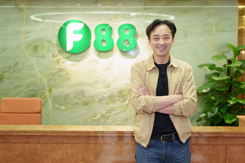 Ong Piyasak, CEO cua cong ty tai chinh Ngern Tid Lor (NTL) noi tieng cua Thai Lan. Anh: F88