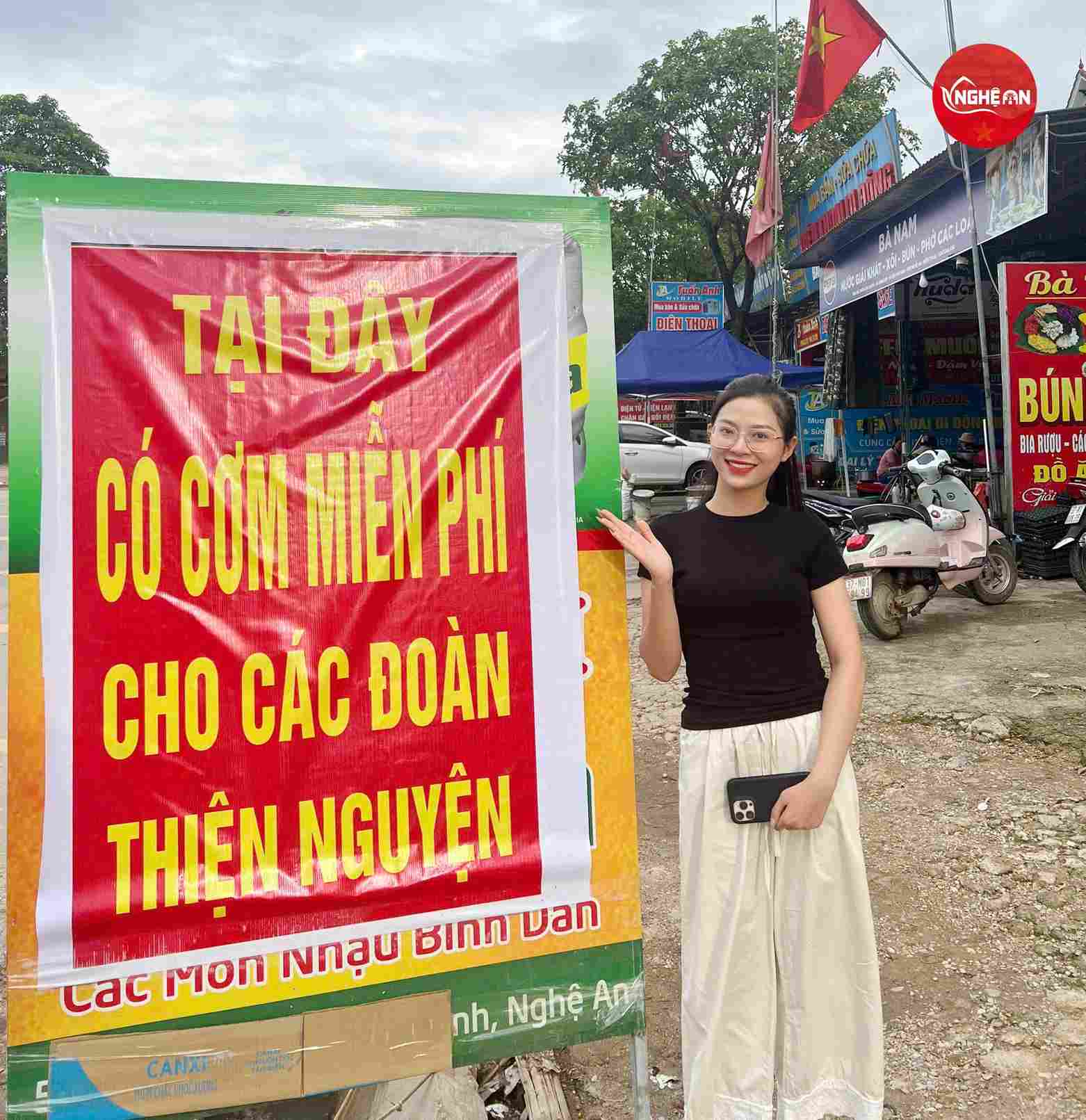 Hinh anh co gai xinh dep va thong diep am long nhanh chong lan toa tren mang xa hoi. Anh: Ngoc Anh