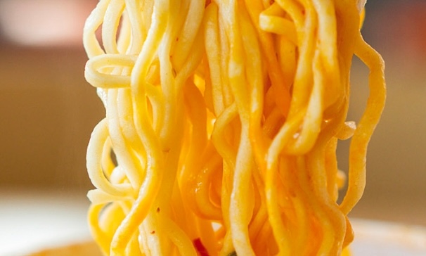 If you eat instant noodles and processed foods regularly for breakfast, it will affect the health of people with weak kidneys. Photo: Kieu Vu