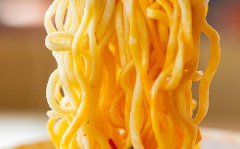 If you eat instant noodles and processed foods regularly for breakfast, it will affect the health of people with weak kidneys. Photo: Kieu Vu