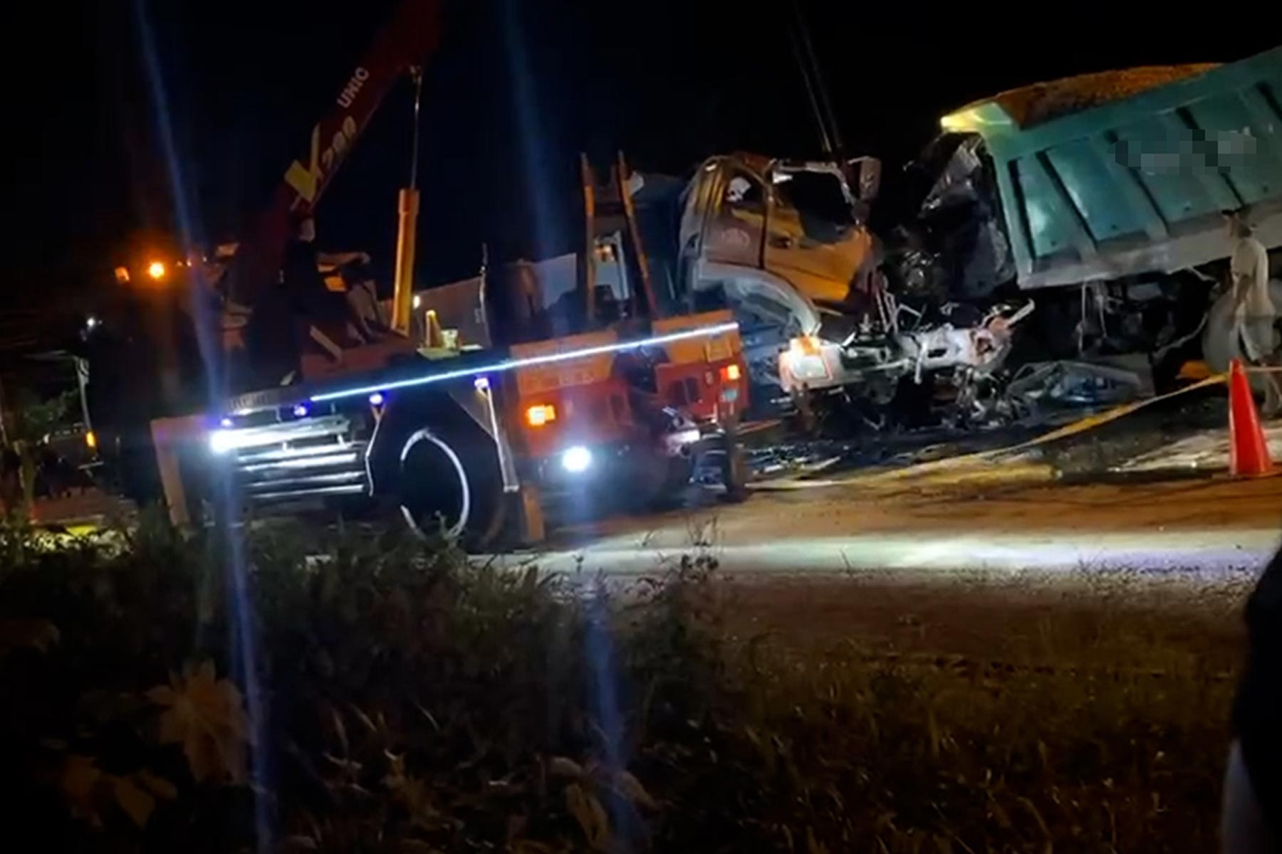 호치민시에서 덤프트럭 2대 충돌 사고로 1명 사망 1명 부상