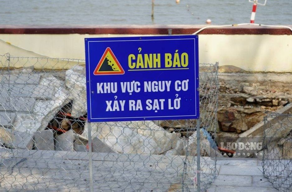 Do Son Sea Embankment, Hai Phong Lands glissement. Photo: Mai Dung