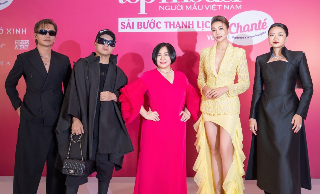 Thanh Hằng cùng các đồng nghiệp đồng hành trong chương trình. Ảnh: Nhà sản xuất.