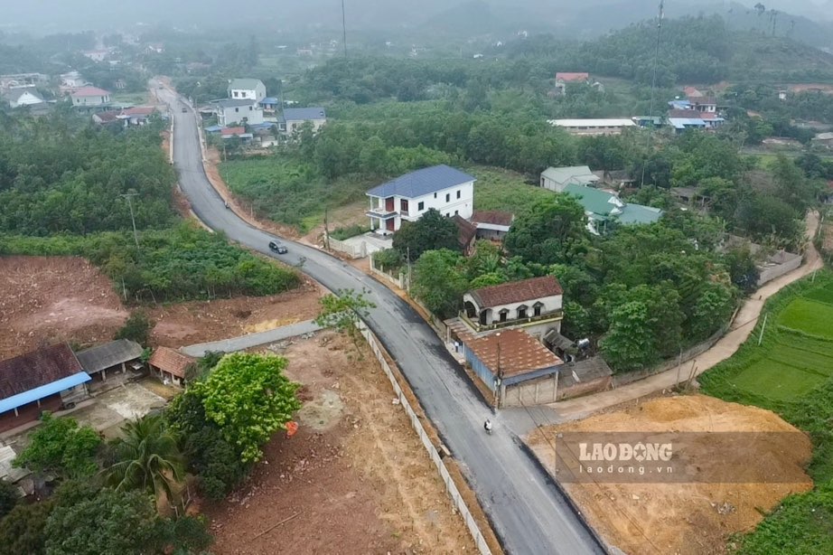 Hinh hai tuyen duong noi ho Suoi Lanh o Thai Nguyen mo loi phat trien kinh te. Anh: Nguyen Hoan.