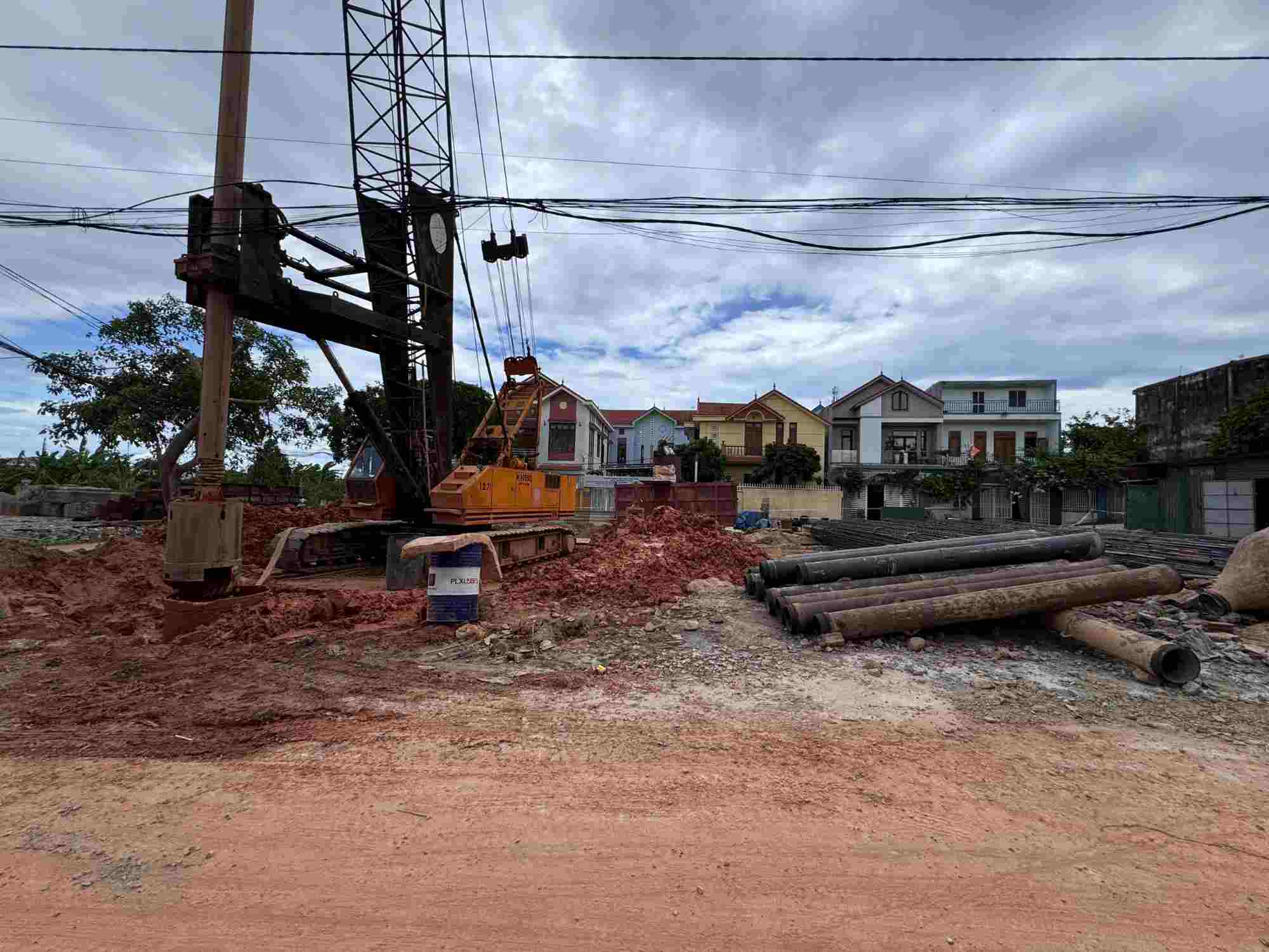 동허이시 중심부의 도로 및 고가 철도 프로젝트가 재개되었습니다. 사진: Cong Sang