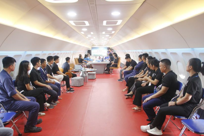 노동자 문화 활동 장소는 A320 항공기 동체(더 이상 사용되지 않음)에 설치되었습니다. 사진: Minh Khue