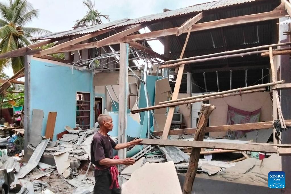 Mot ngoi nha bi hu hai o tinh Ubon Ratchathani, Thai Lan ngay 25.7.2025. Anh: Xinhua