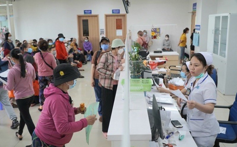 Proposal to expand the list of drugs and medical examination and treatment services to enjoy 100% health insurance. Photo: NGUYEN LY