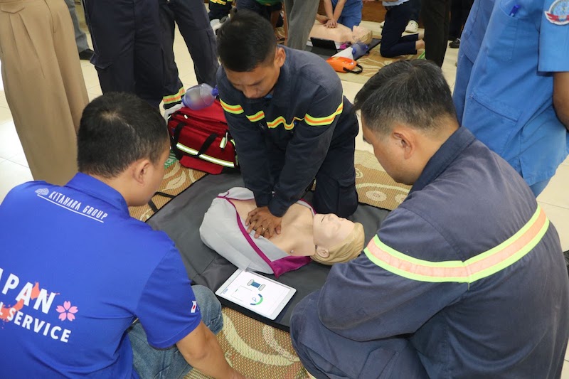 El trabajo de formacion de profesores y recursos de emergencia extrahospitalarios tiene como objetivo construir una fuerza medica preparada para responder a situaciones de emergencia cuando ocurren desastres y accidentes. Foto: VNU