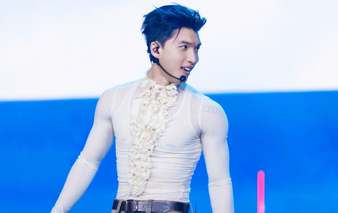 Hieuuthuhaiは米国でタイトな服を着ています。写真：nsx兄弟酔ったこんにちは