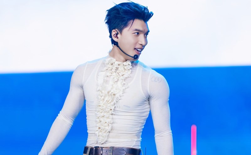 HIEUTHUHAI wore a security guard to perform in the US. Photo: Producer of Say Hi Brother