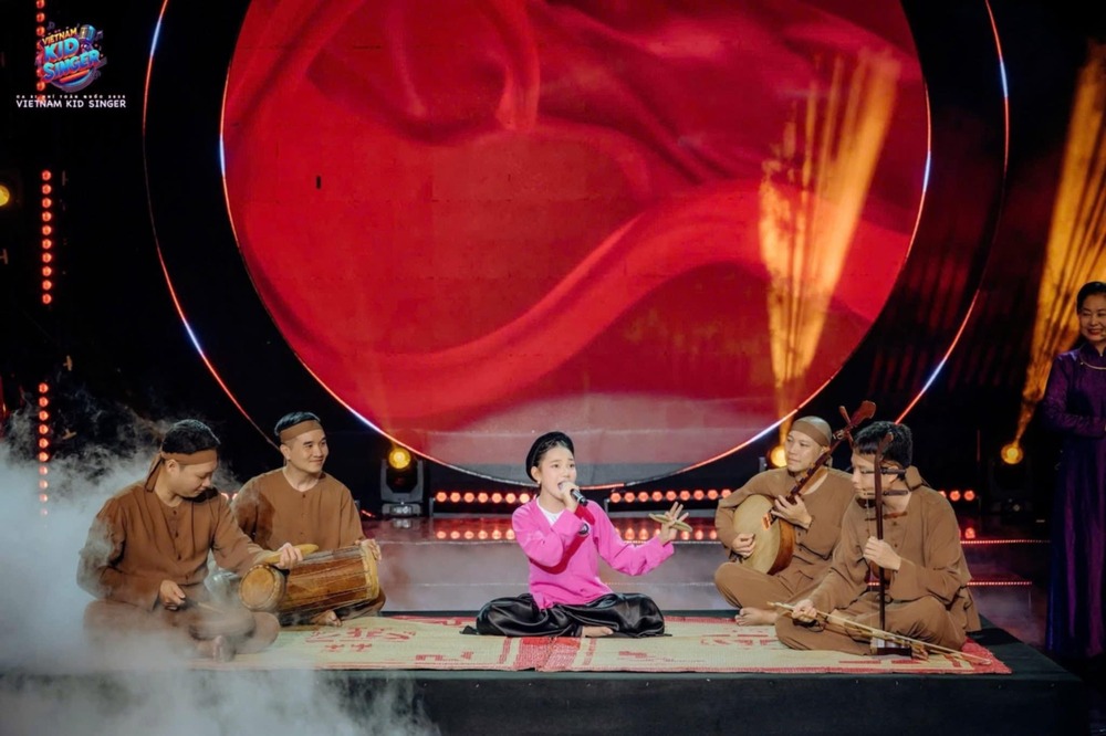 Vi An attracted attention when bringing Xam to the stage of "Toan Quoc Singer 2025". Photo: Character provided