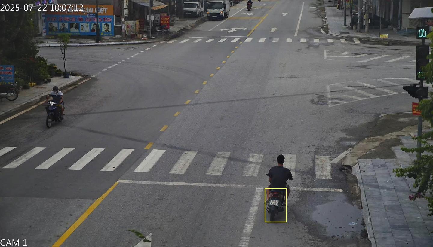 Un motociclista multado en Bac Ninh. Foto: Policia de Bac Ninh