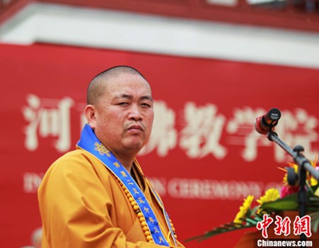 Hoa thuong Thich Vinh Tin, tru tri Thieu Lam Tu o Trung Quoc. Anh: Xinhua