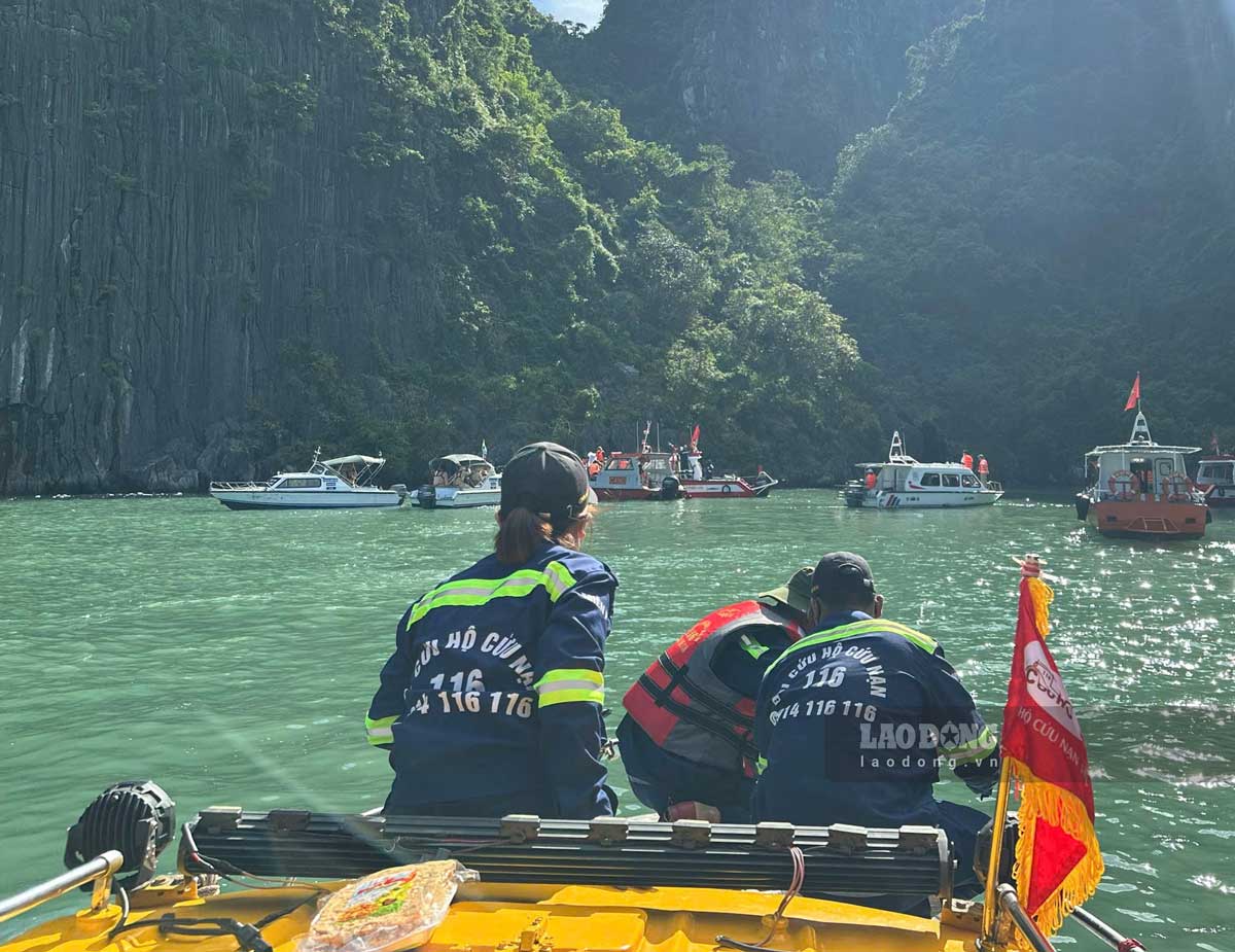 Cac thanh vien Doi cuu ho cuu nan 116 lam viec duoi thoi tiet nang nong. Anh: Doi cuu ho cuu nan 116