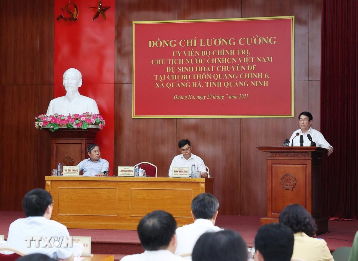Chu tich nuoc Luong Cuong du sinh hoat chuyen de tai Chi bo thon Quang Chinh 6, xa Quang Ha, tinh Quang Ninh. Anh: Lam Khanh/TTXVN