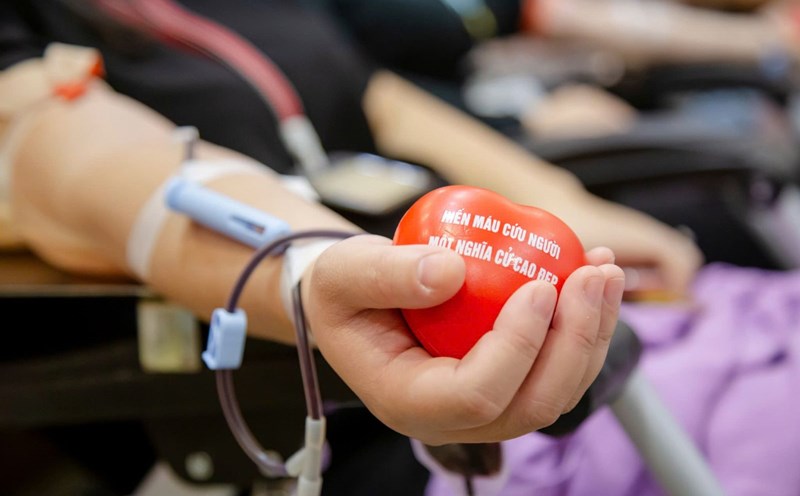 Ha Tinh General Hospital calls for blood donation to rescue patients. Photo: Duc Chung.