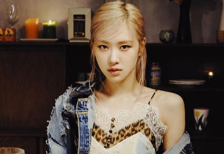 ロゼ（ブラックピンク）。写真：MVがなくなった