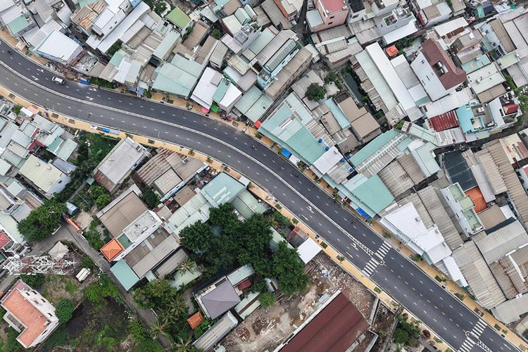 호치민시에서 오염된 운하에서 웅장한 도로로 바뀌면서 주민들의 삶은 새로운 장을 맞이했습니다