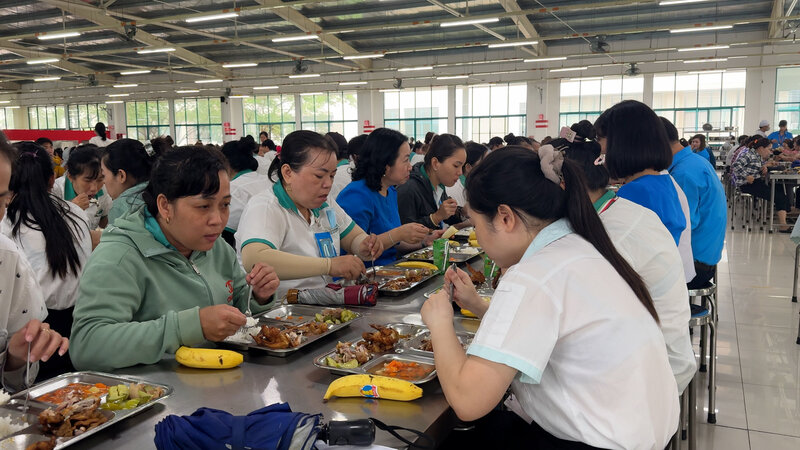 약 5 000명의 야자키 노동자들이 8월 8일 노동조합 점심 식사에 참석할 예정입니다. 사진: 호앙록