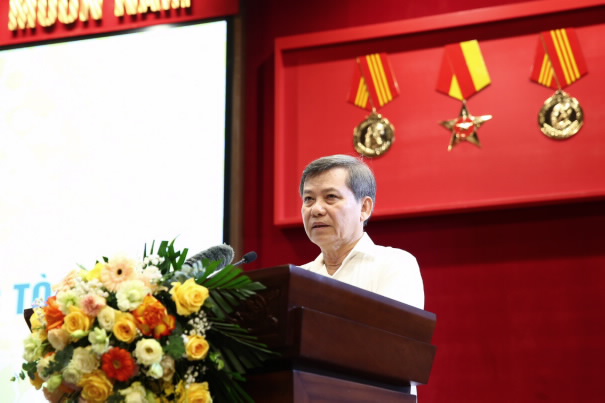 Le juge en chef de la Cour populaire supreme Le Minh Tri a demande de se concentrer et de donner la priorite au reglement des effectifs des tribunaux populaires de la region avant le 15 août 2025. Photo : Cour populaire supreme