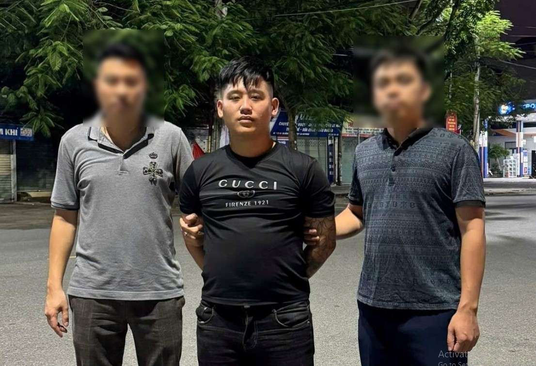 용의자 Luu Phu Thuyet (가운데). 사진: 하이퐁시 공안
